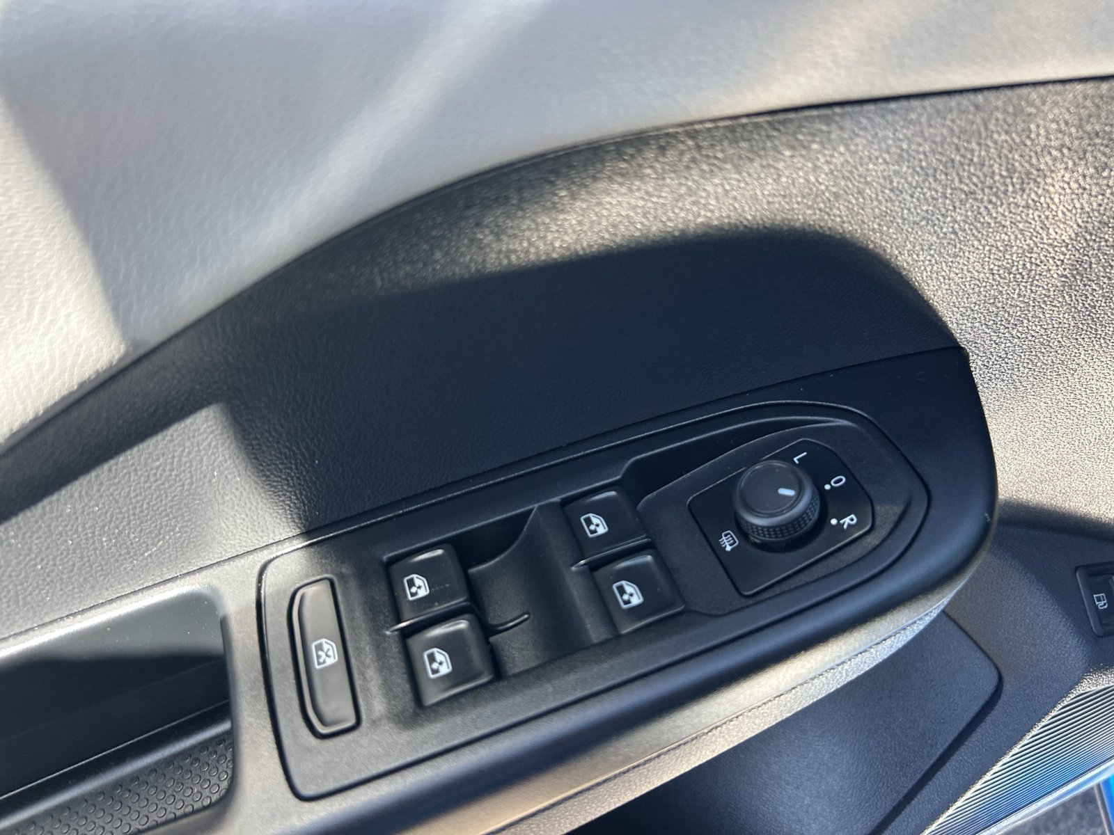 Used 2022 Volkswagen Taos SE FWD image 29