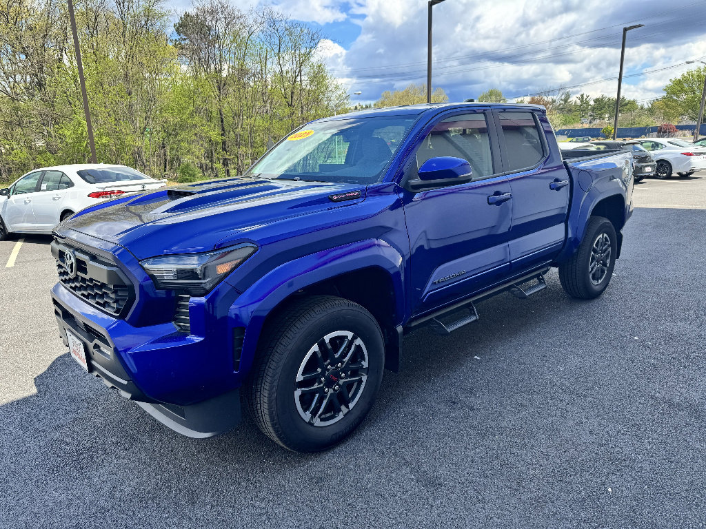 Used 2025 Toyota Tacoma TRD Sport AWD/4WD image 2
