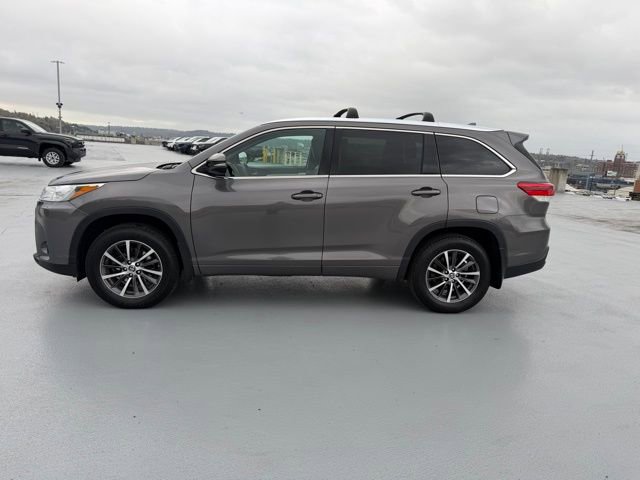 Certified 2017 Toyota Highlander XLE image 7