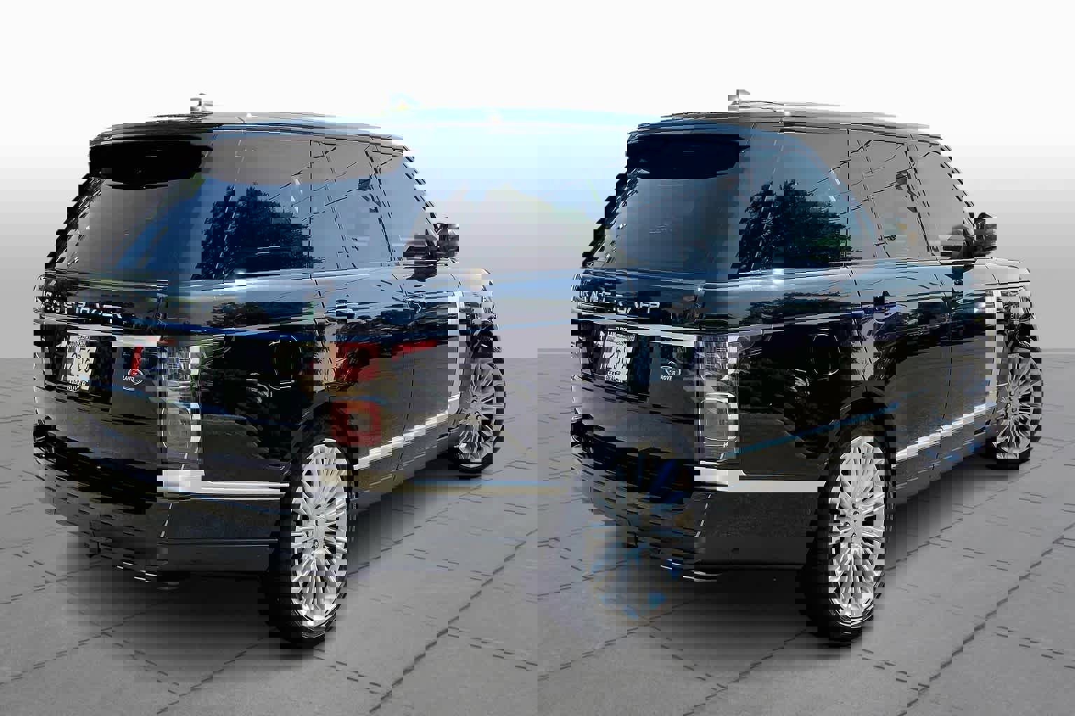 Used 2019 Land Rover Range Rover Supercharged image 12