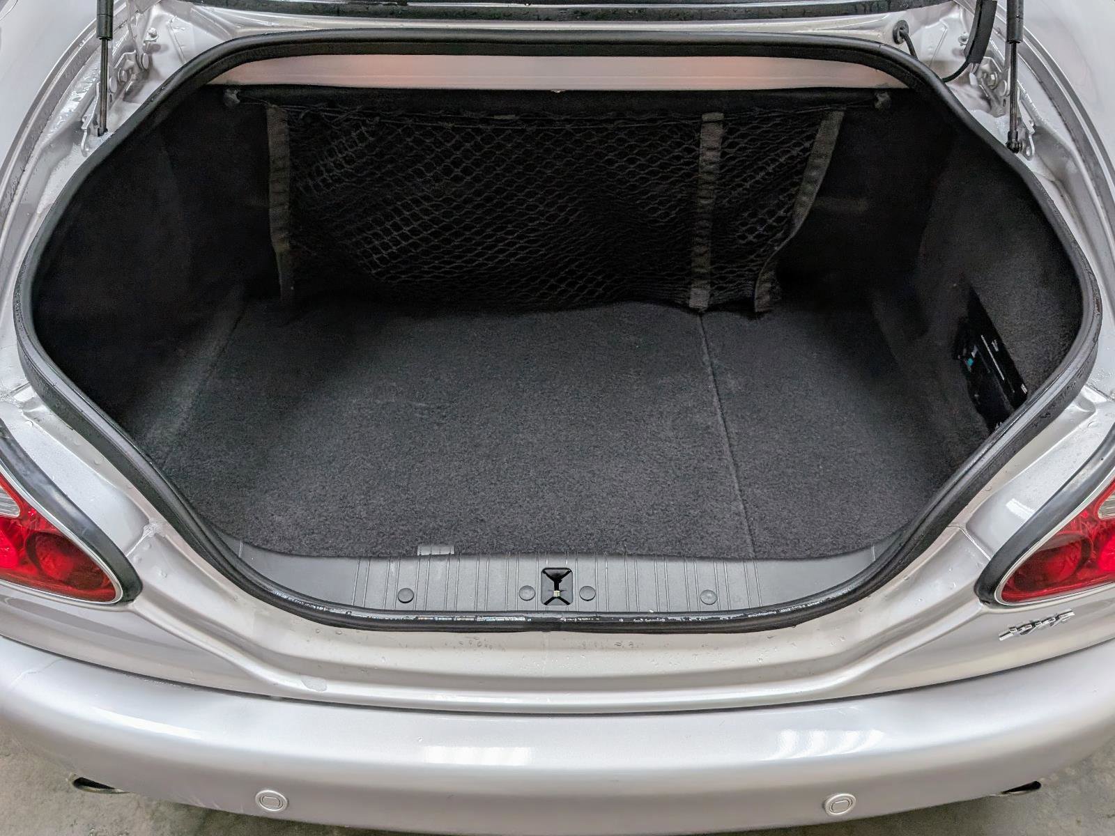 Used 2001 Jaguar XKR Convertible image 25