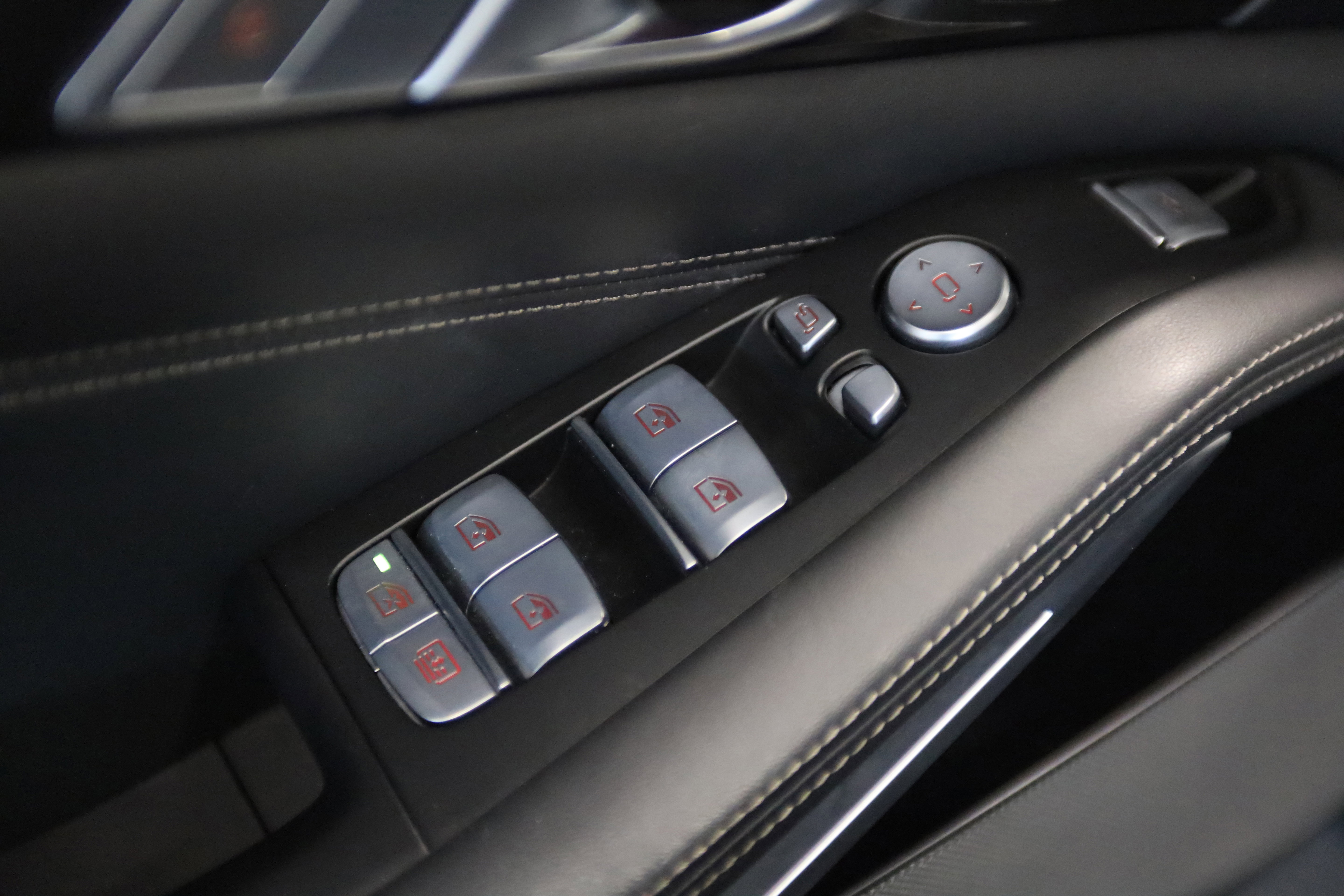 Used 2022 BMW X7 M50i w/ Dynamic Handling Package image 11