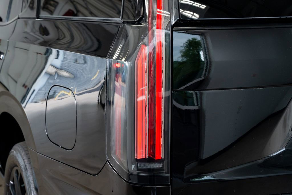 Used 2025 Cadillac Escalade Premium Luxury w/ LPO, Floor Liner Package RWD image 19