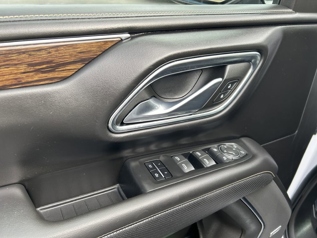Used 2023 Chevrolet Suburban Premier image 11