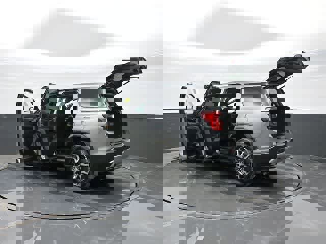 Used 2023 GMC Acadia SLE image 42