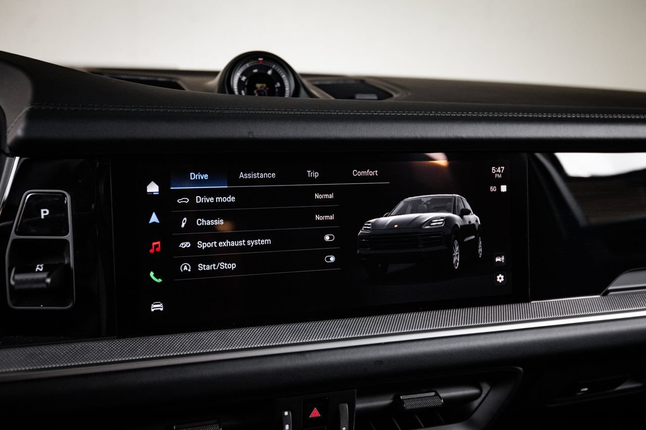 Certified 2026 Porsche Cayenne AWD/4WD image 18