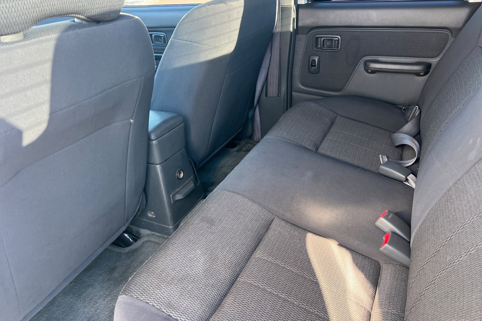 Used 2002 Nissan Frontier XE image 9