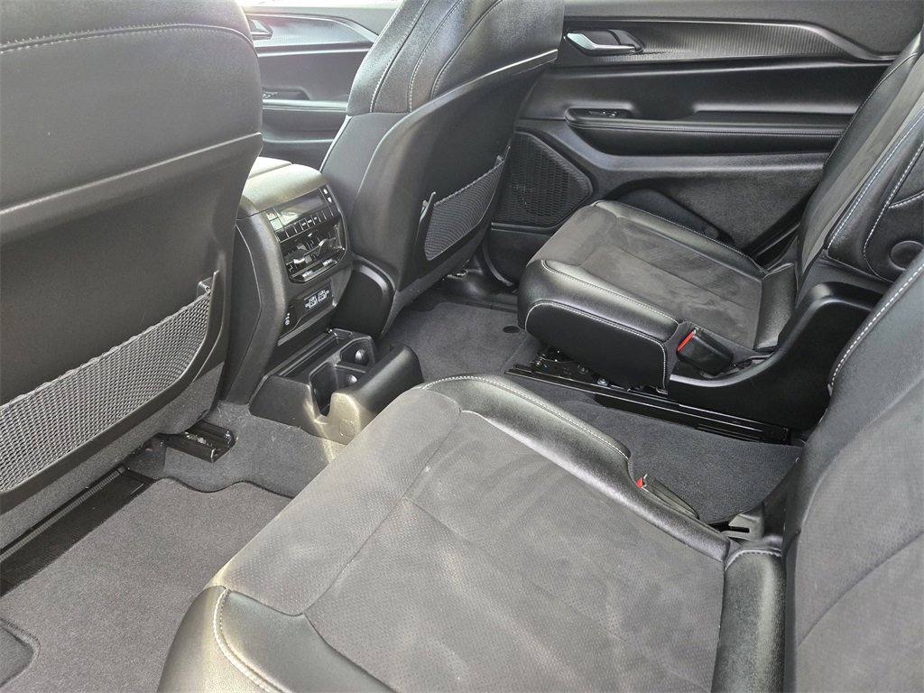 Used 2024 Jeep Grand Cherokee L Altitude image 15