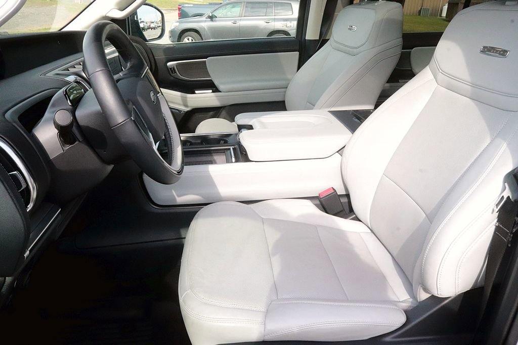 Used 2025 Ford Expedition Max Platinum w/ Driver's Package AWD/4WD image 15