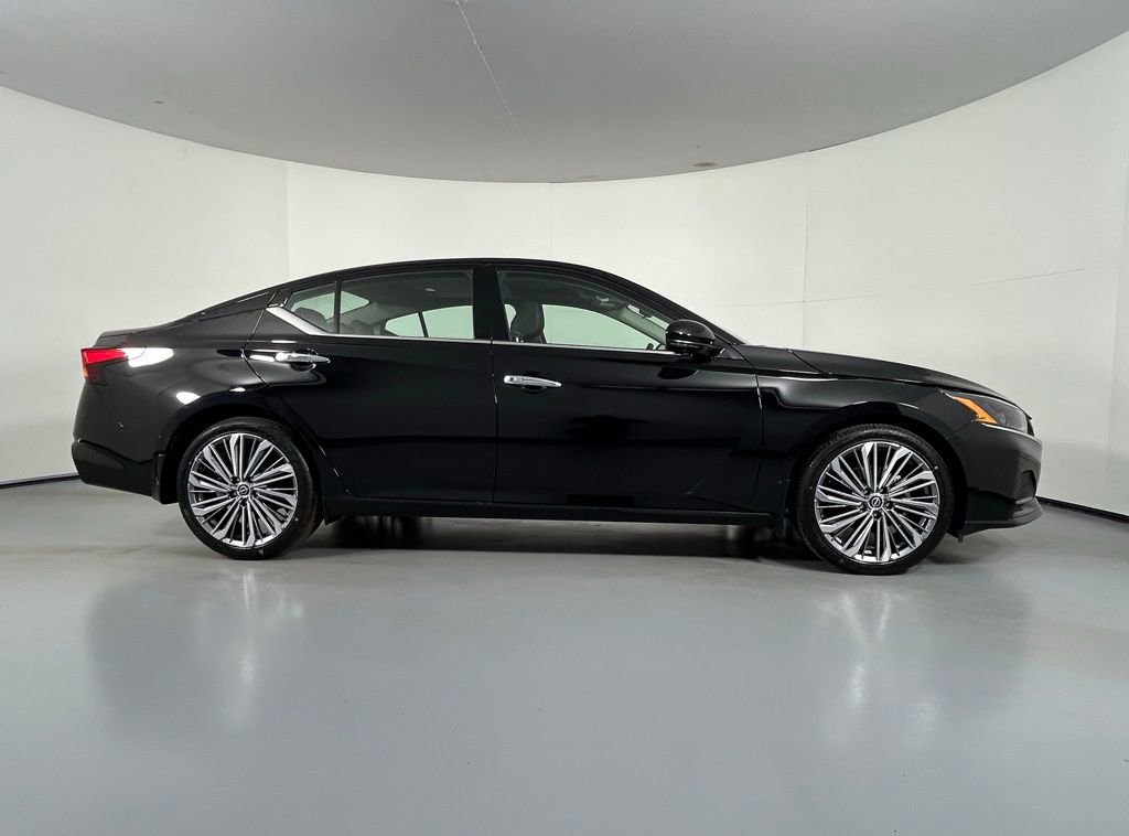 Used 2025 Nissan Altima 2.5 SL FWD image 8