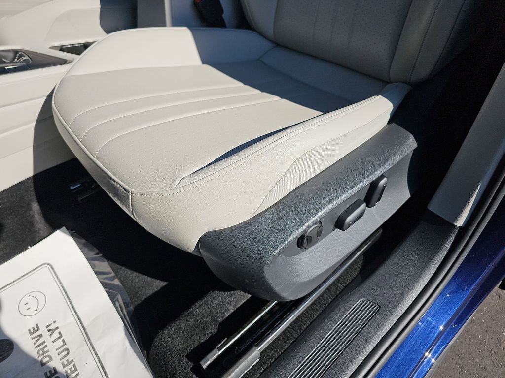 Used 2024 Volkswagen Tiguan SE image 34