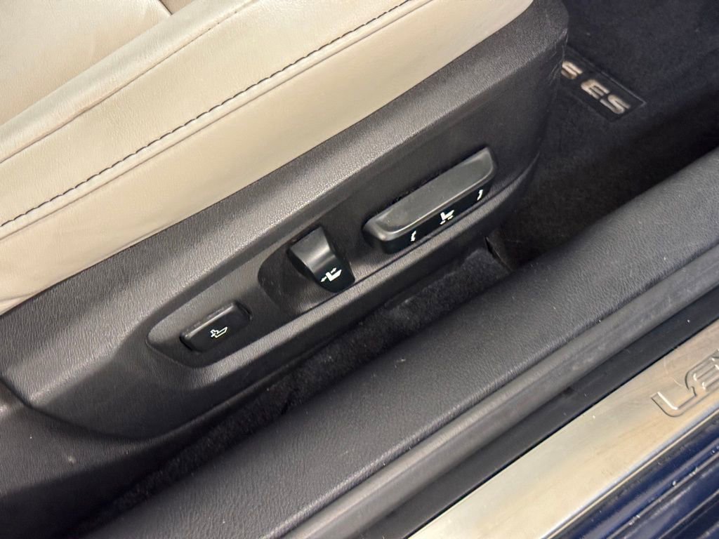 Used 2013 Lexus ES 350 w/ Premium Pkg image 27
