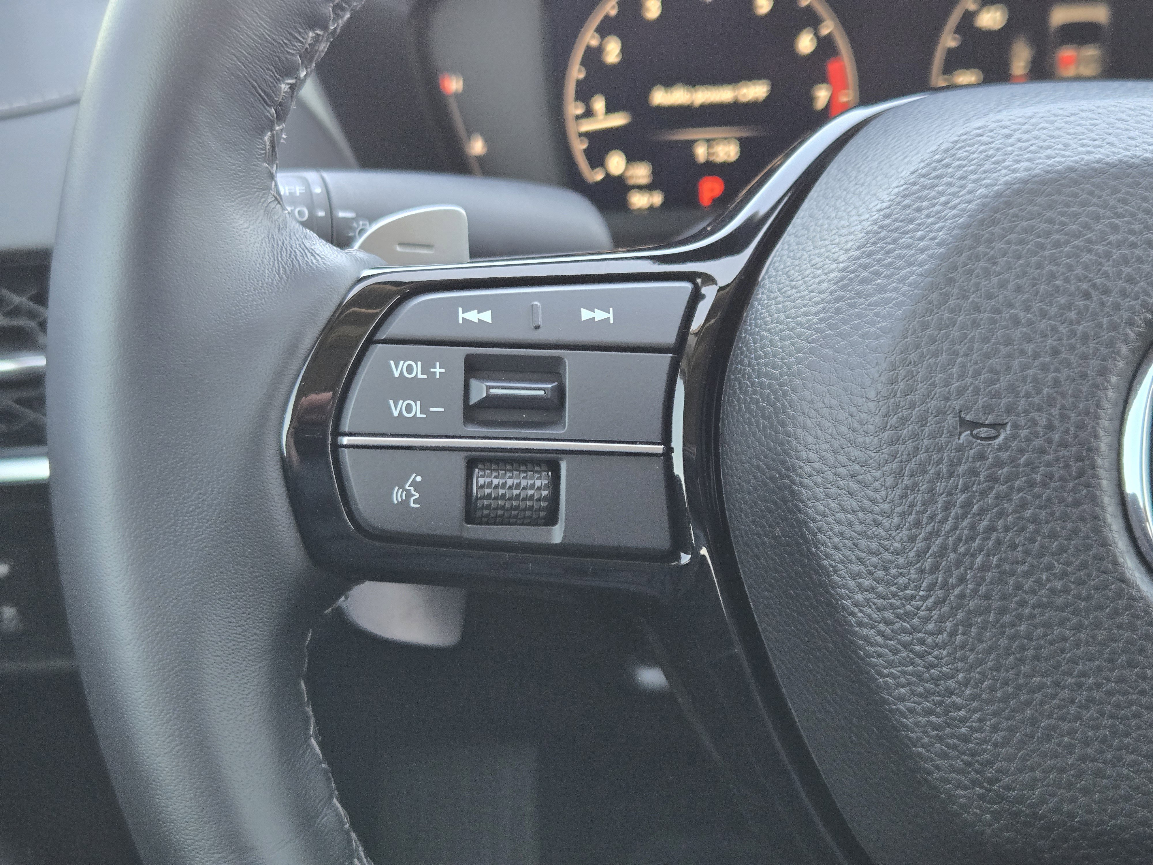 Certified 2025 Acura ADX FWD image 36