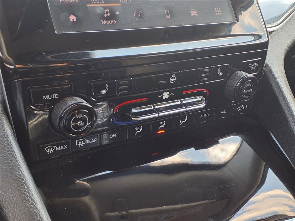 Used 2023 Jeep Grand Cherokee L Laredo w/ Luxury Tech Group I image 24