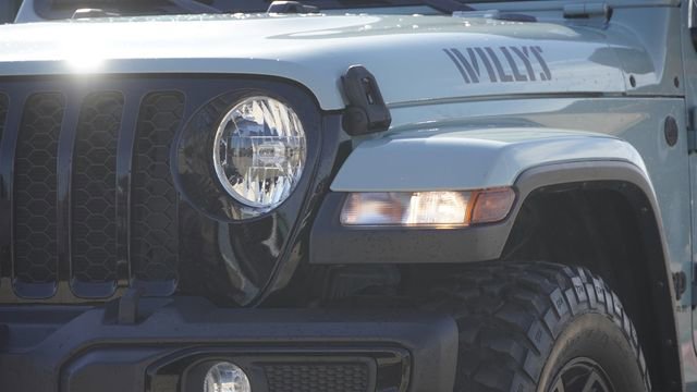 Used 2023 Jeep Gladiator Willys image 4
