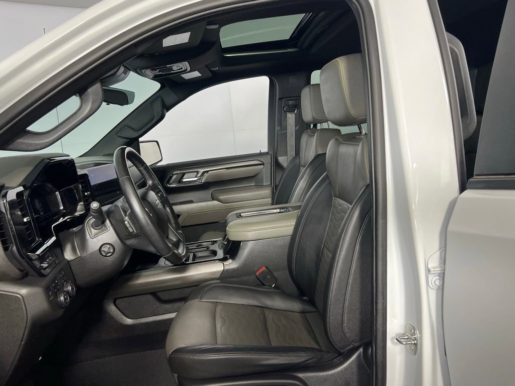 Used 2022 Chevrolet Silverado 1500 ZR2 w/ Technology Package image 24