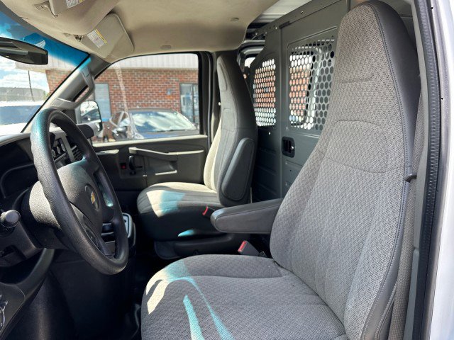 Used 2017 Chevrolet Express 2500 RWD image 19