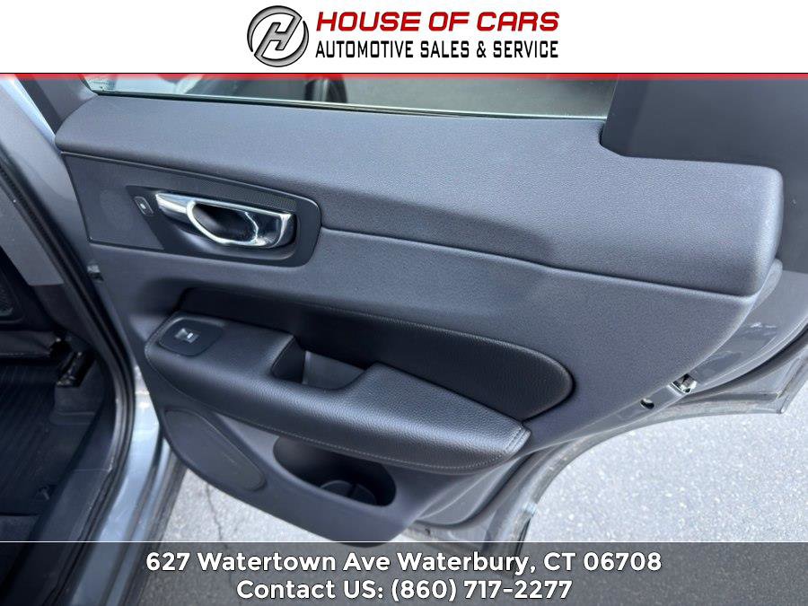Used 2018 Volvo XC60 T5 Momentum w/ Vision Package image 48