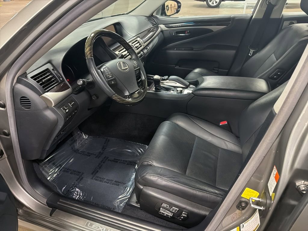 Used 2017 Lexus LS 460 AWD w/ Comfort Package image 16