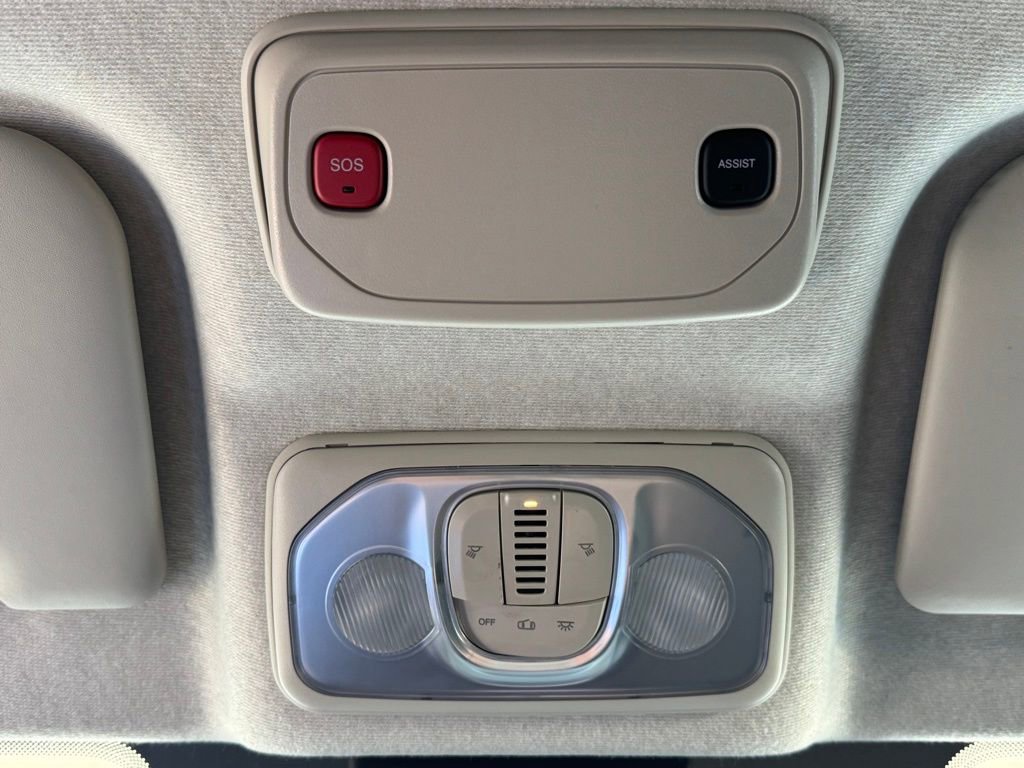 Used 2025 RAM ProMaster 2500 w/ Convenience Group image 18