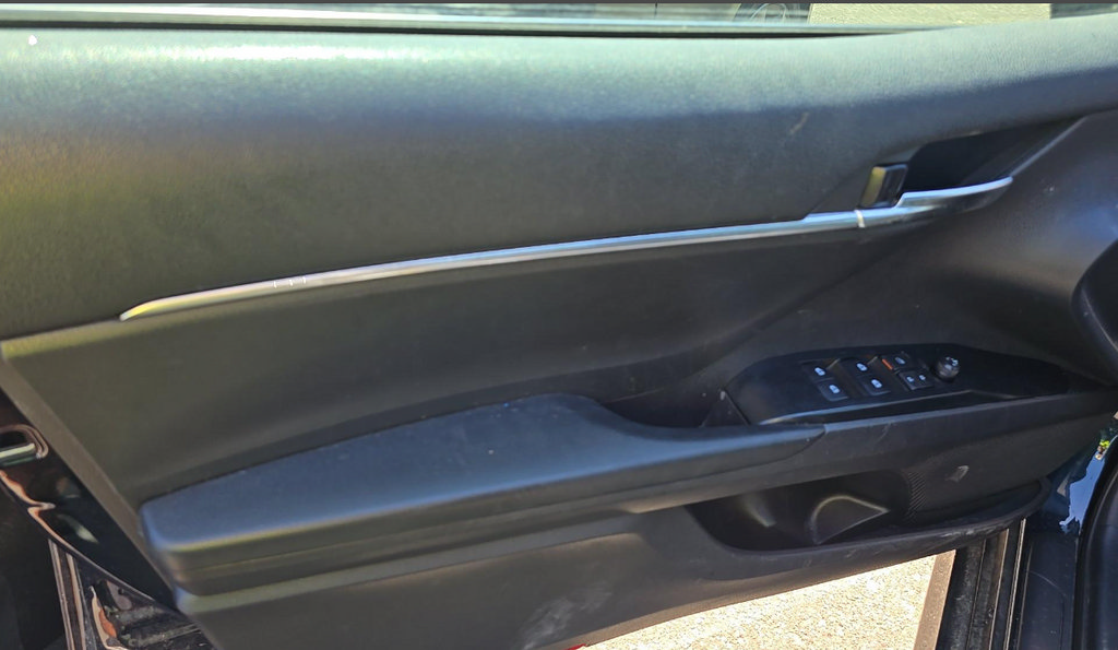 Used 2020 Toyota Camry LE FWD image 11