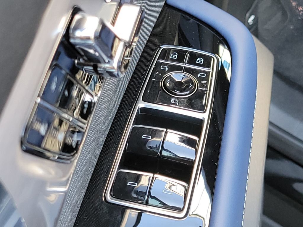 New 2026 Cadillac Vistiq Premium Luxury w/ LPO, Floor Liner Package image 17