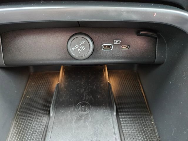Used 2023 Volvo C40 P8 Recharge Ultimate w/ Protection Package Premier image 24
