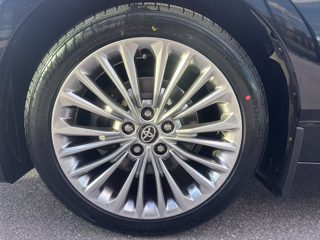 Used 2021 Toyota Avalon Limited w/ Advanced Safety Package FWD image 6