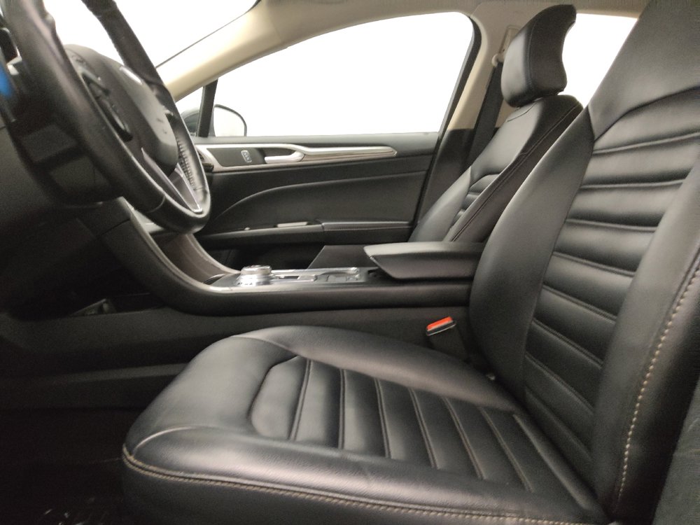 Used 2019 Ford Fusion SEL image 17
