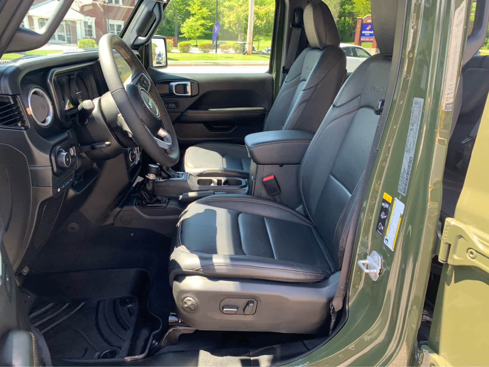 Used 2024 Jeep Wrangler Unlimited Sahara AWD/4WD image 11