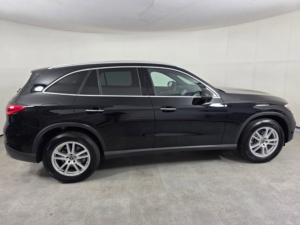 Certified 2025 Mercedes-Benz GLC 300 image 4