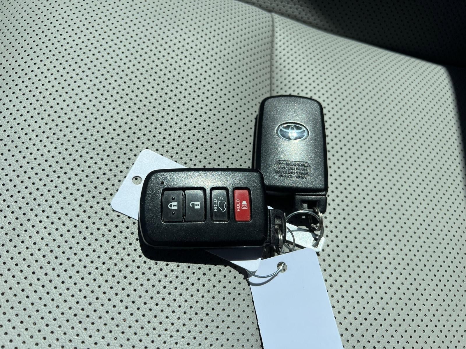 Used 2017 Toyota Highlander Limited AWD/4WD image 9