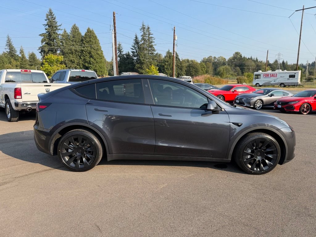 Used 2024 Tesla Model Y Long Range AWD/4WD image 4
