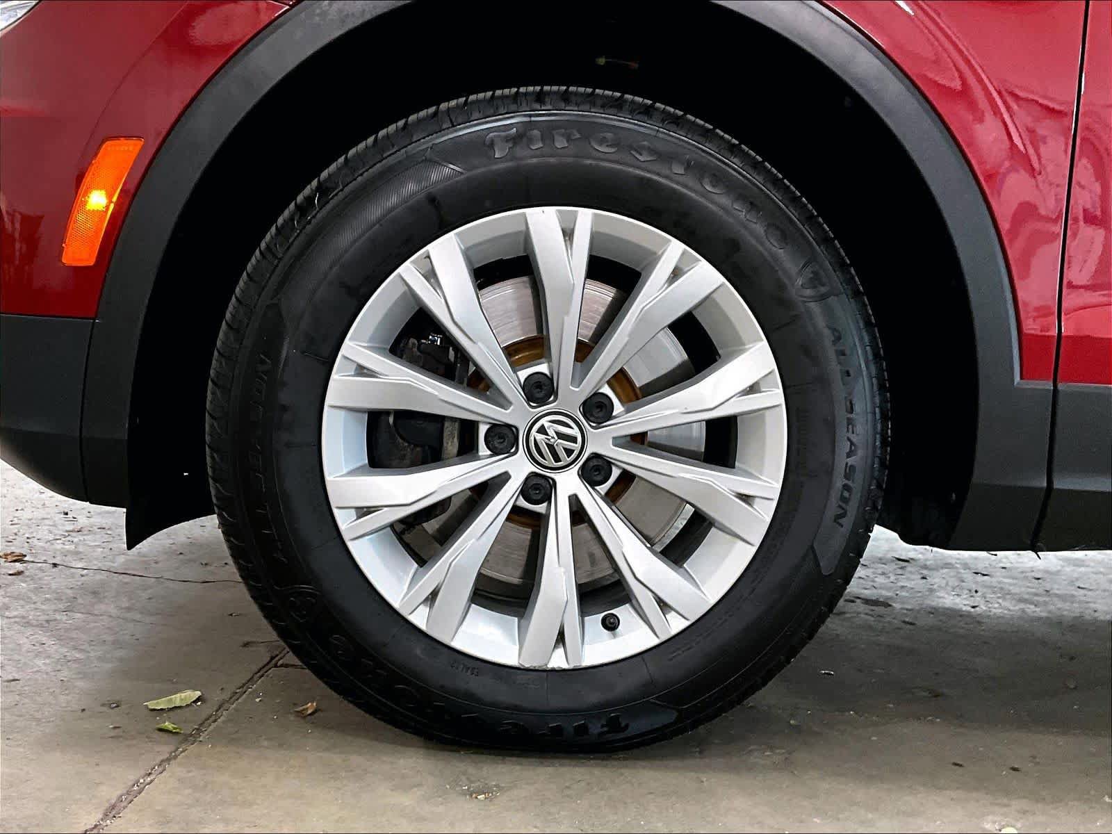 Used 2019 Volkswagen Tiguan SE w/ Panoramic Sunroof Package AWD/4WD image 11