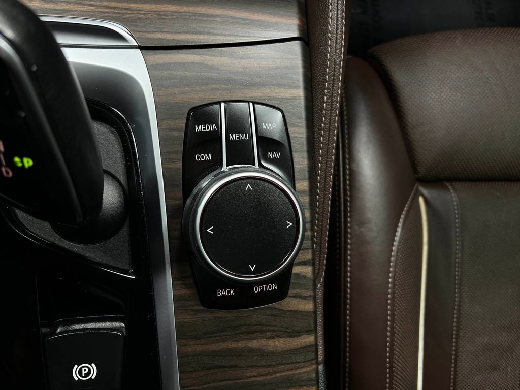 Used 2019 BMW M550i xDrive image 26