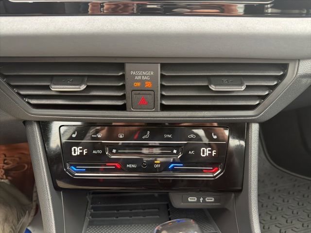 Certified 2025 Volkswagen Jetta SE w/ Sunroof Package image 12