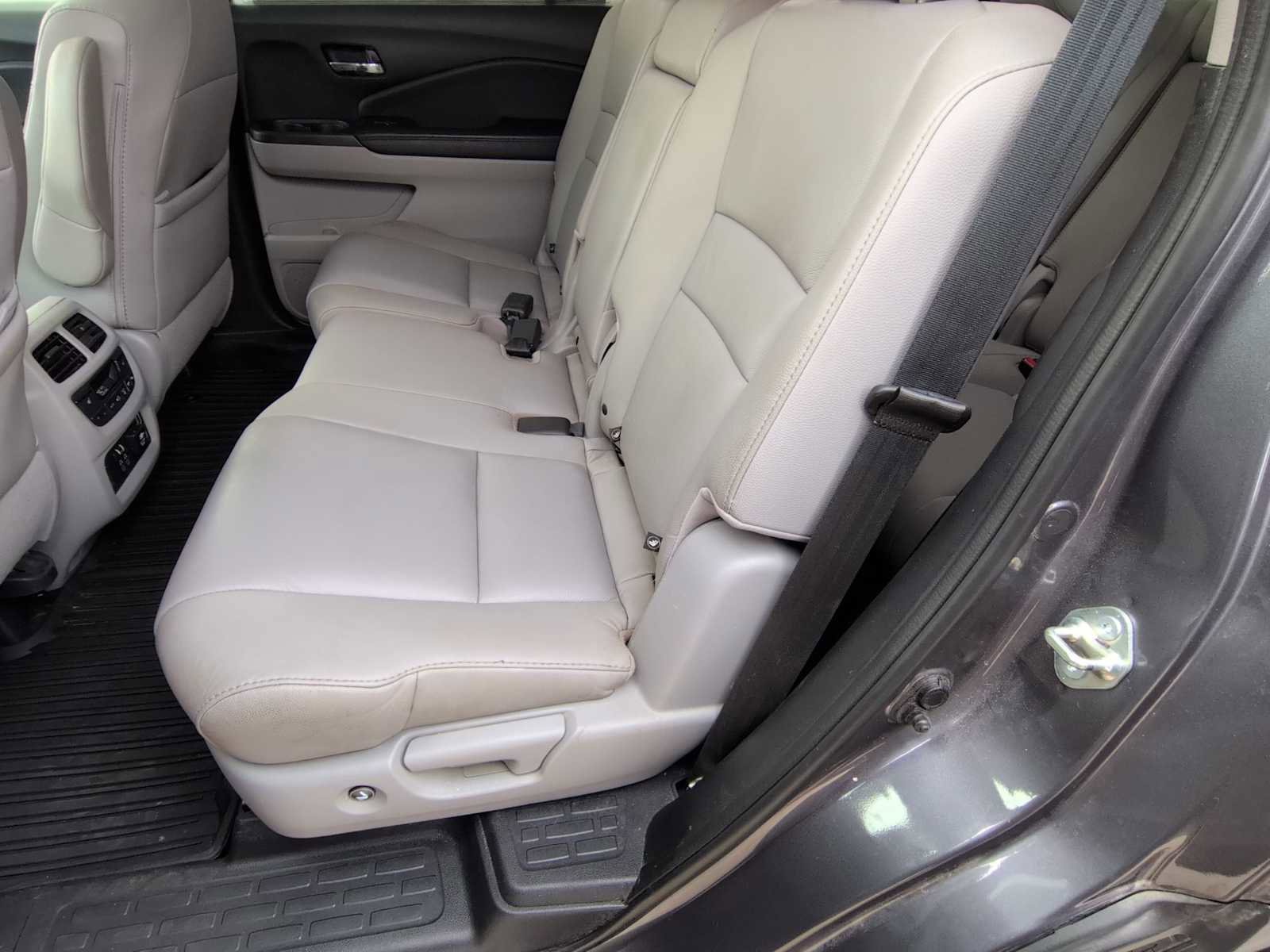 Used 2021 Honda Pilot Touring image 18