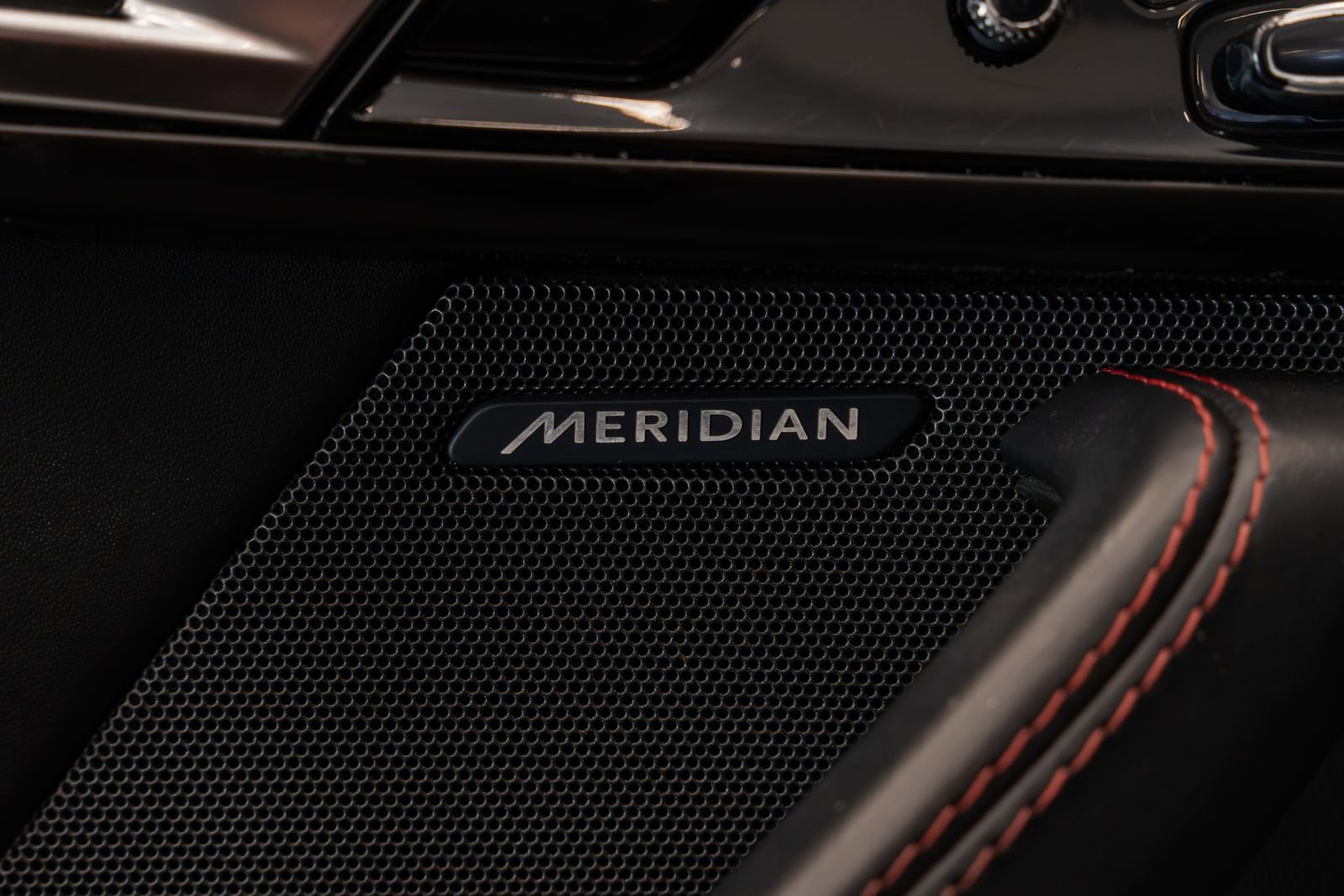 Used 2014 Jaguar F-TYPE S image 15