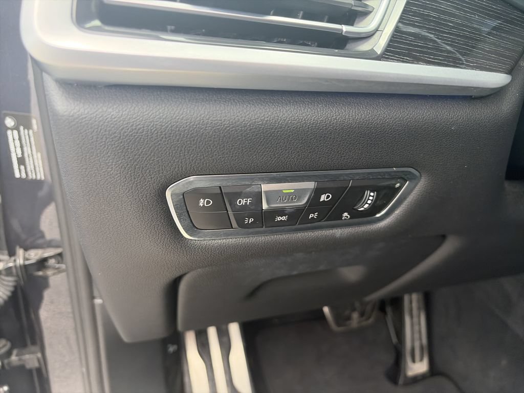 Used 2020 BMW X7 xDrive40i w/ M Sport Package AWD/4WD image 19