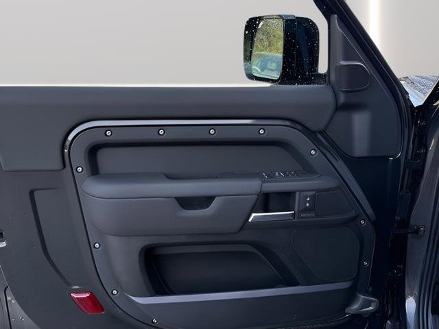Certified 2025 Land Rover Defender 90 X-Dynamic SE image 16