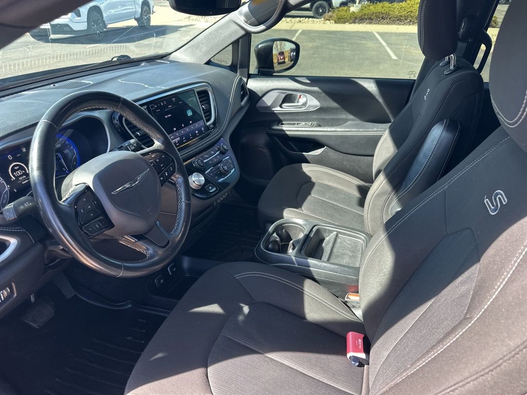 Used 2021 Chrysler Pacifica Touring w/ S Appearance Package image 15