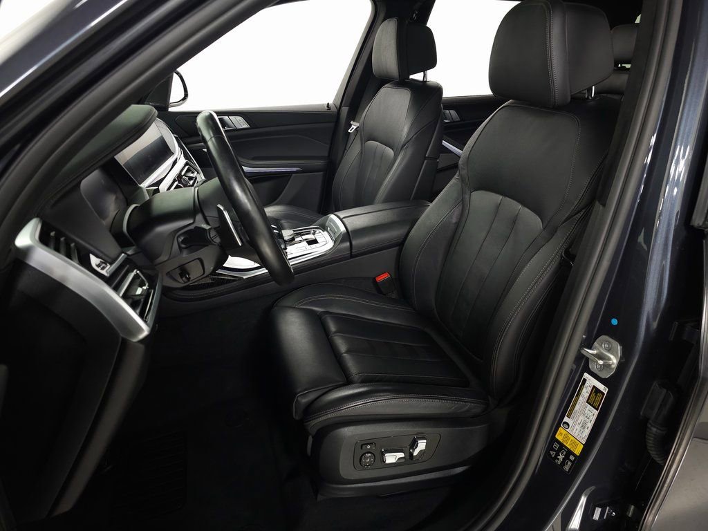 Used 2021 BMW X7 M50i w/ Cold Weather Package image 18