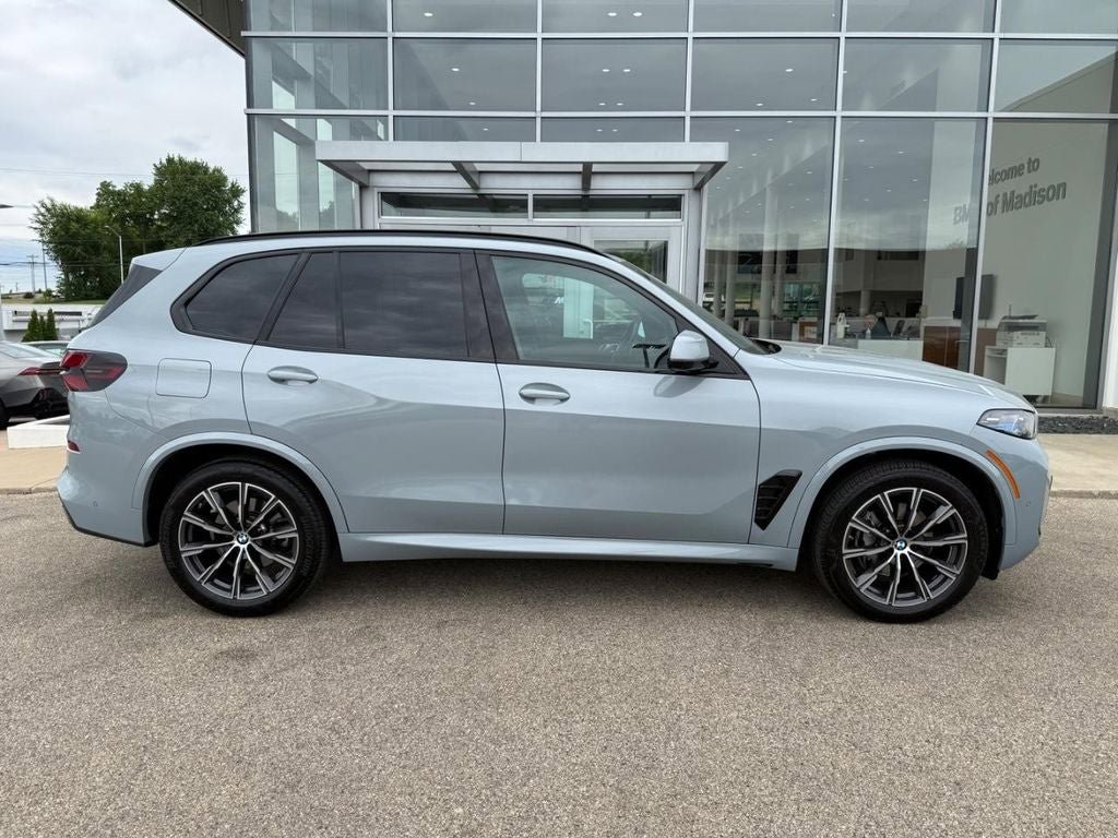 Certified 2024 BMW X5 xDrive40i w/ M Sport Package AWD/4WD image 2