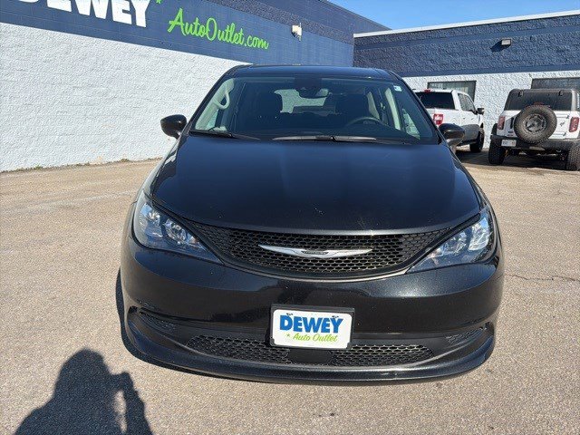 Used 2023 Chrysler Voyager LX image 8