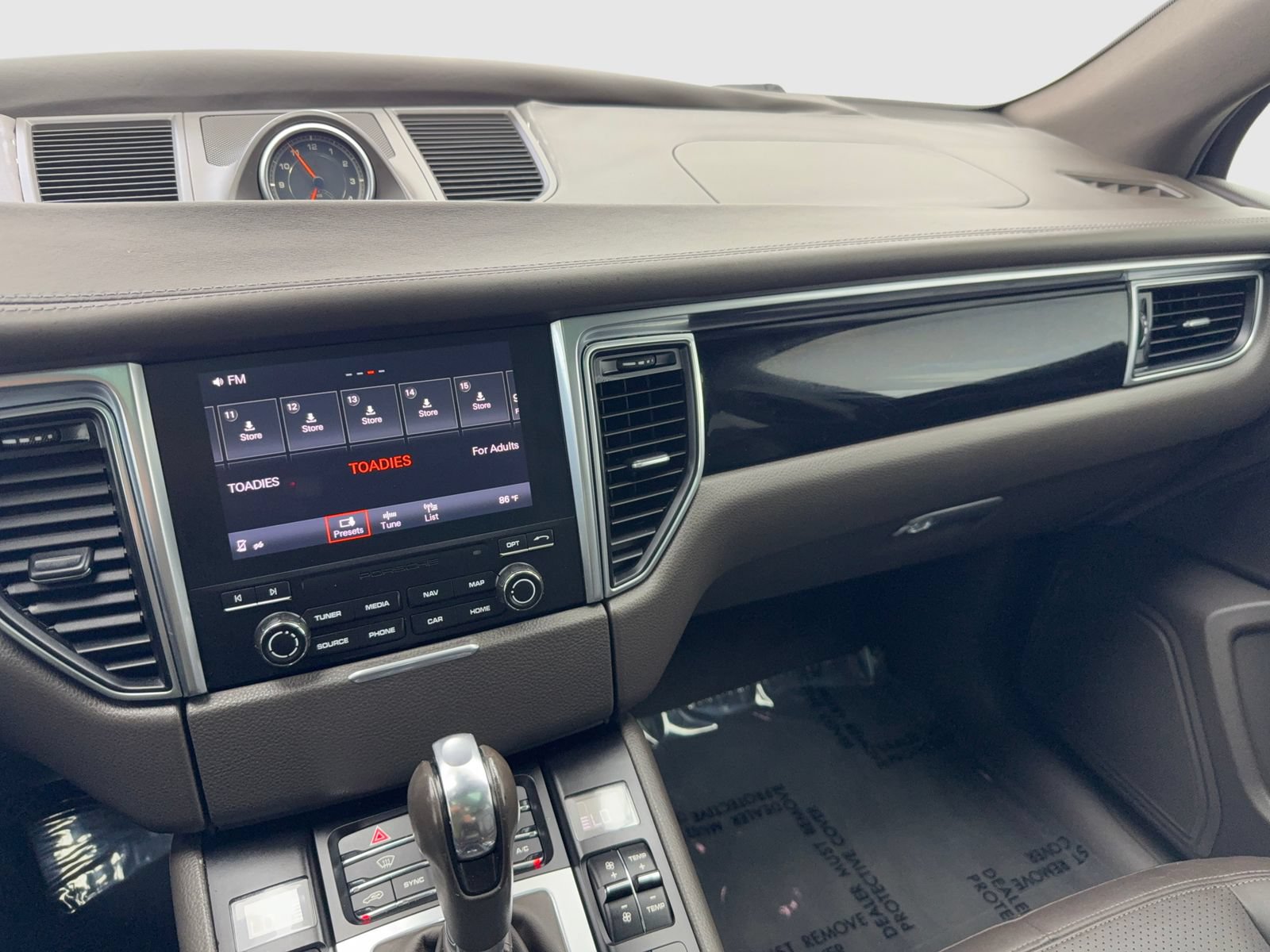 Used 2018 Porsche Macan AWD/4WD image 24