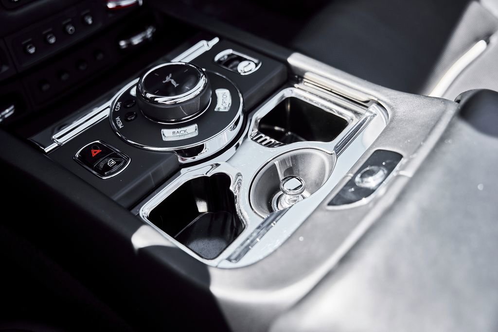 Used 2018 Rolls-Royce Dawn RWD image 59