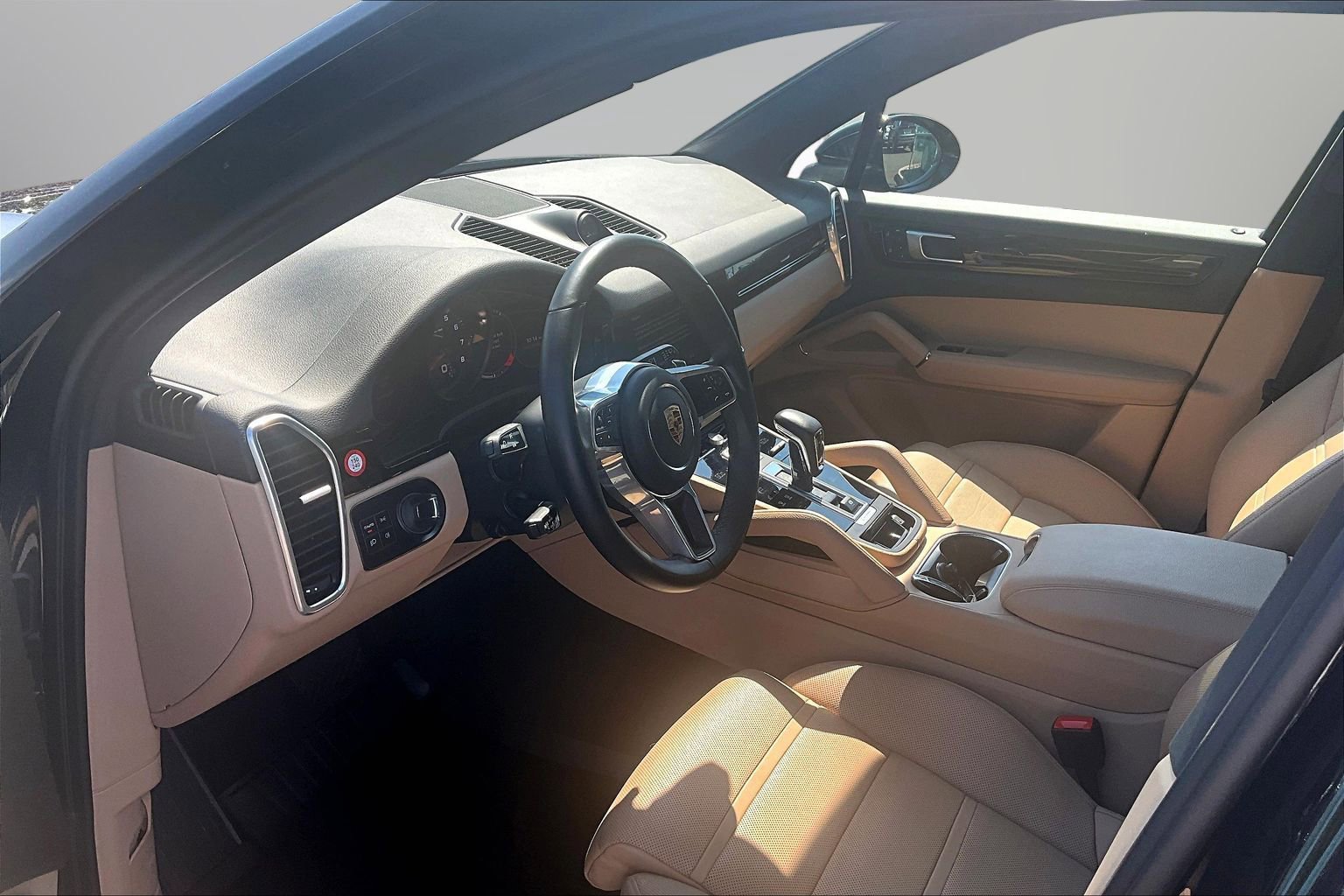 Used 2023 Porsche Cayenne Platinum Edition AWD/4WD image 13