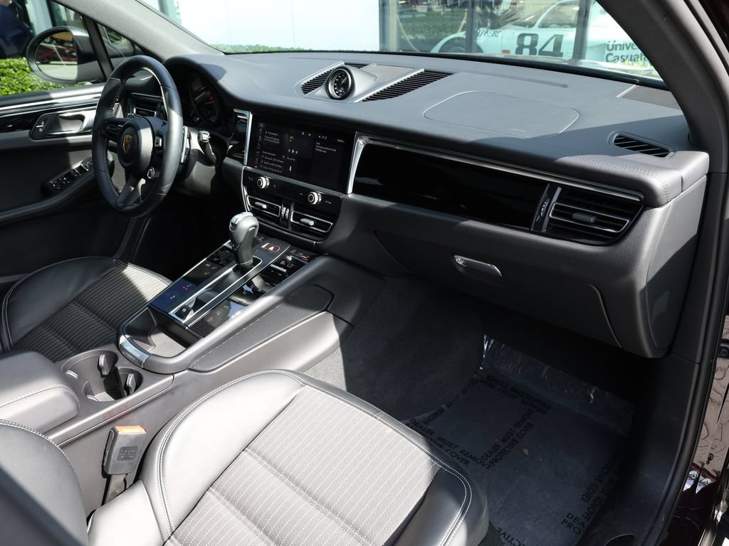 Used 2025 Porsche Macan Turbo AWD/4WD image 20