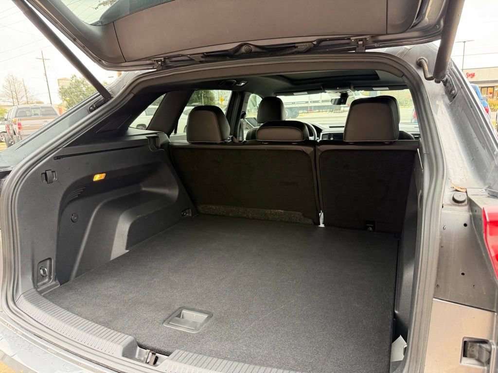 Used 2020 Volkswagen Atlas Cross Sport SEL Premium image 7