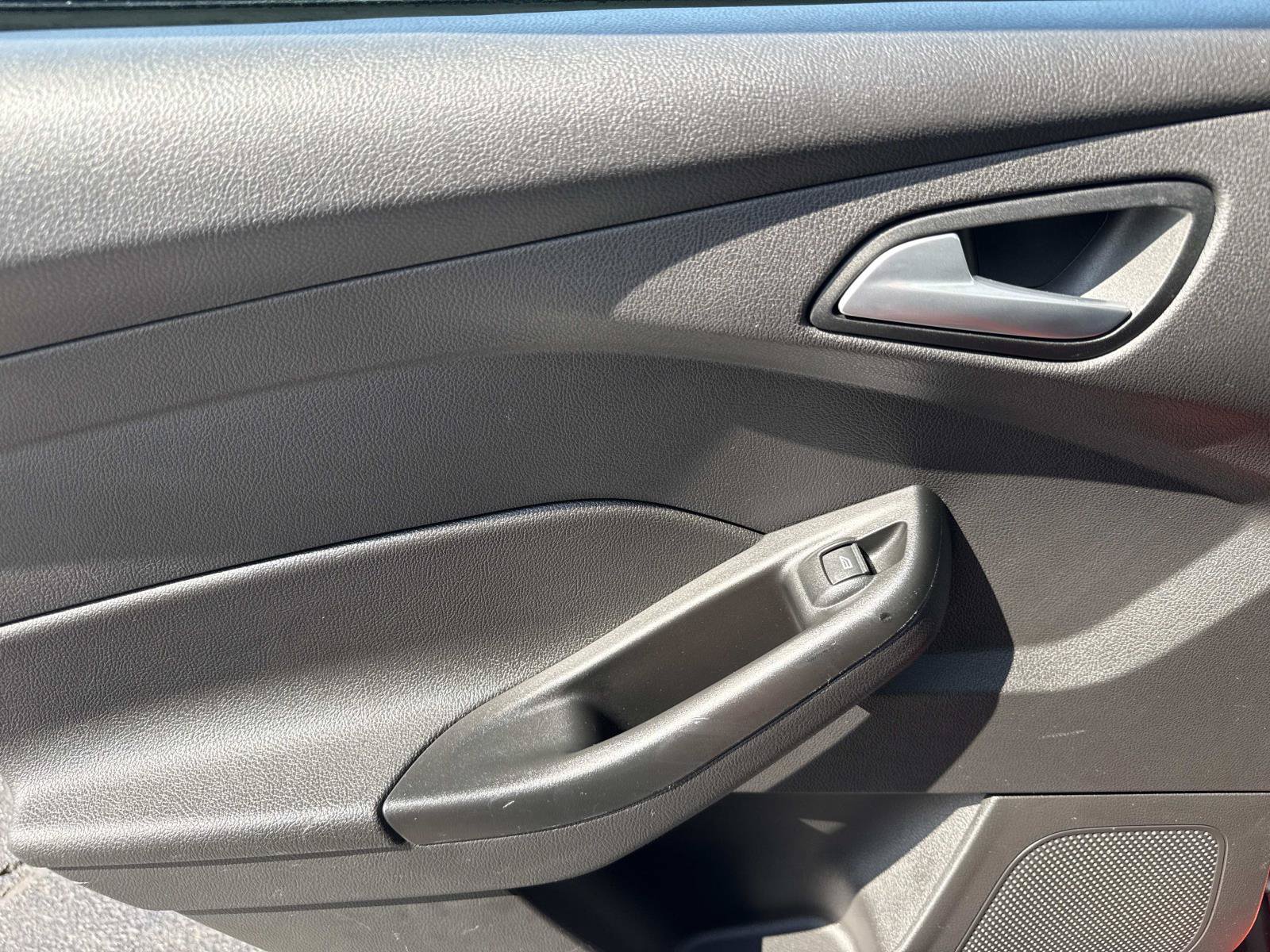 Used 2018 Ford Focus SE FWD image 11